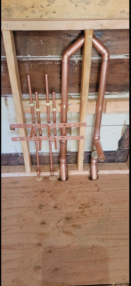 Precision copper pipe manifold installation, an example of 5Star Plumbing & Sewer's craftsmanship
